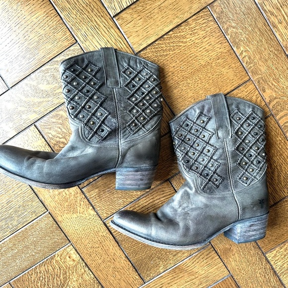 Frye Studded Ankle Boots sz 11 women's - Picture 2 of 6